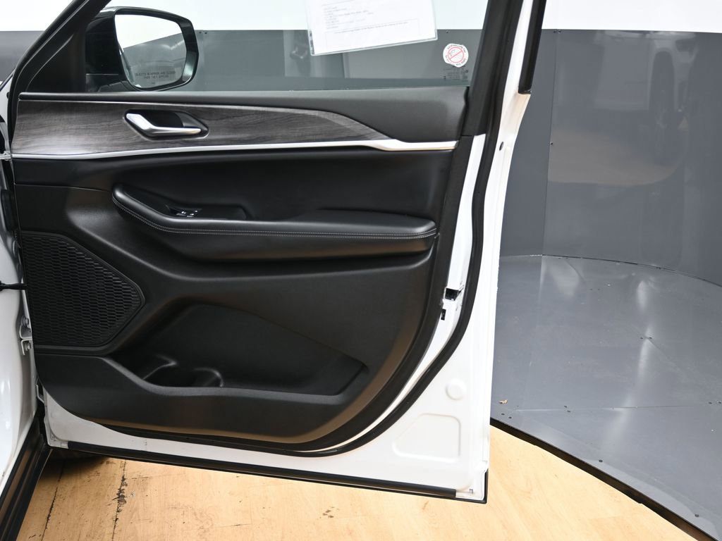 Used 2024 Jeep Grand Cherokee L Limited w/ Luxury Tech Group II image 42