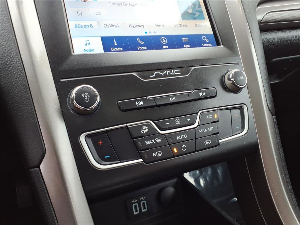Used 2019 Ford Fusion SE image 19