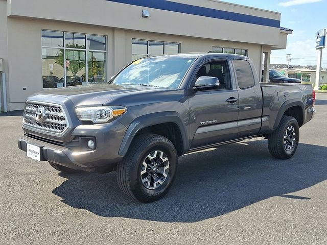 Used 2016 Toyota Tacoma TRD Off-Road w/ Towing Package AWD/4WD image 3