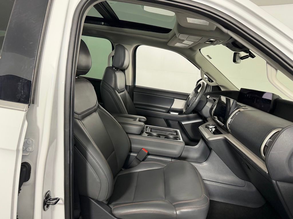 Used 2025 Ford Expedition Active image 29