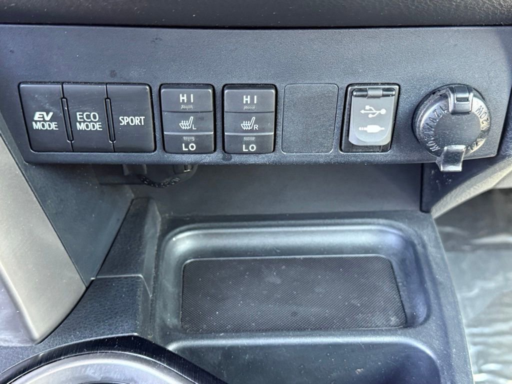 Used 2017 Toyota RAV4 Limited image 33