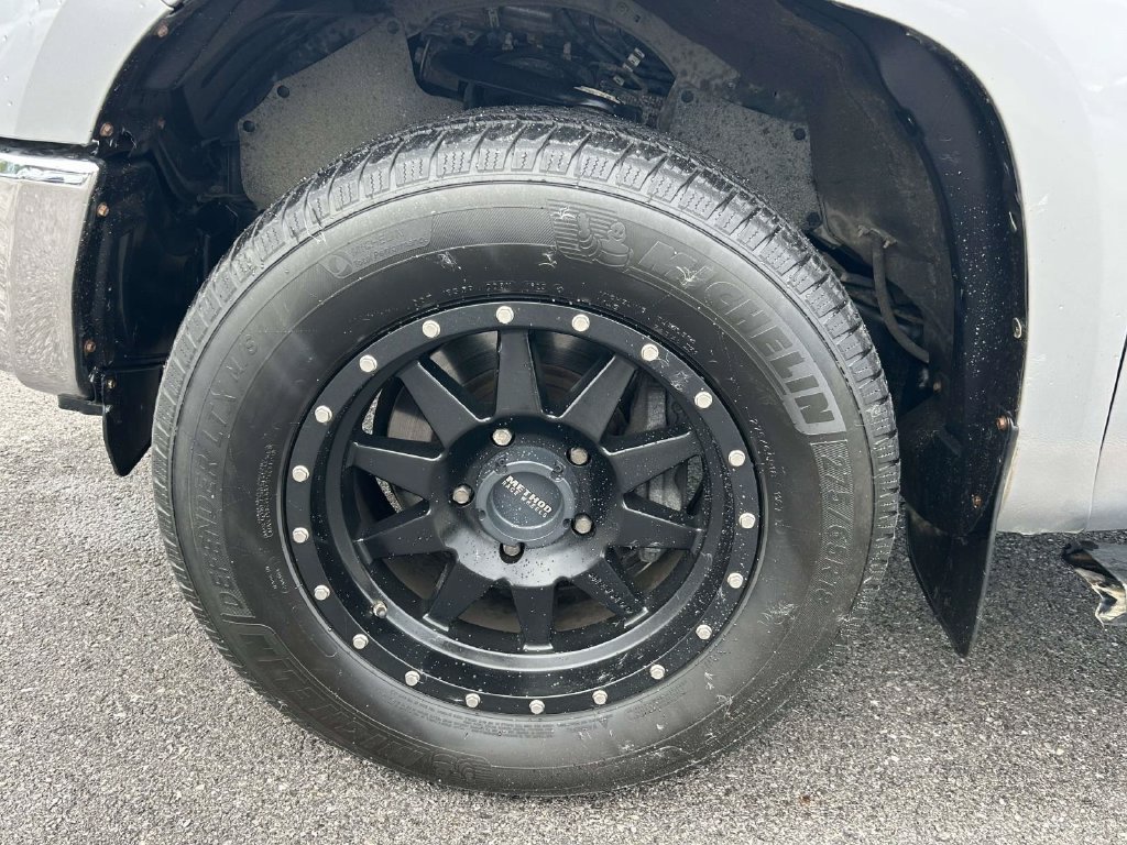 Used 2017 Toyota Tundra SR5 w/ SR5 Upgrade Package AWD/4WD image 13
