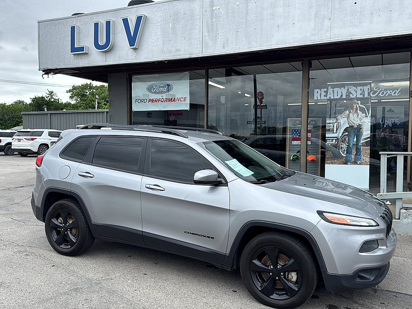 Used 2015 Jeep Cherokee Latitude w/ Comfort/Convenience Group AWD/4WD image 2
