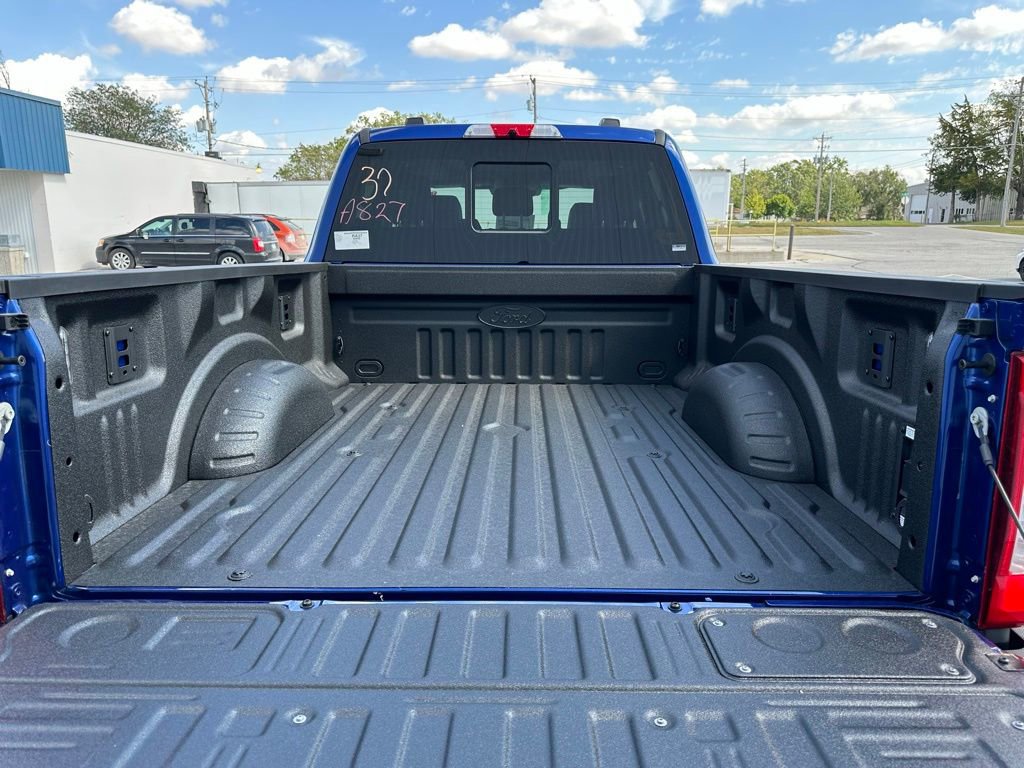 New 2026 Ford F350 Lariat w/ Black Appearance Package image 19