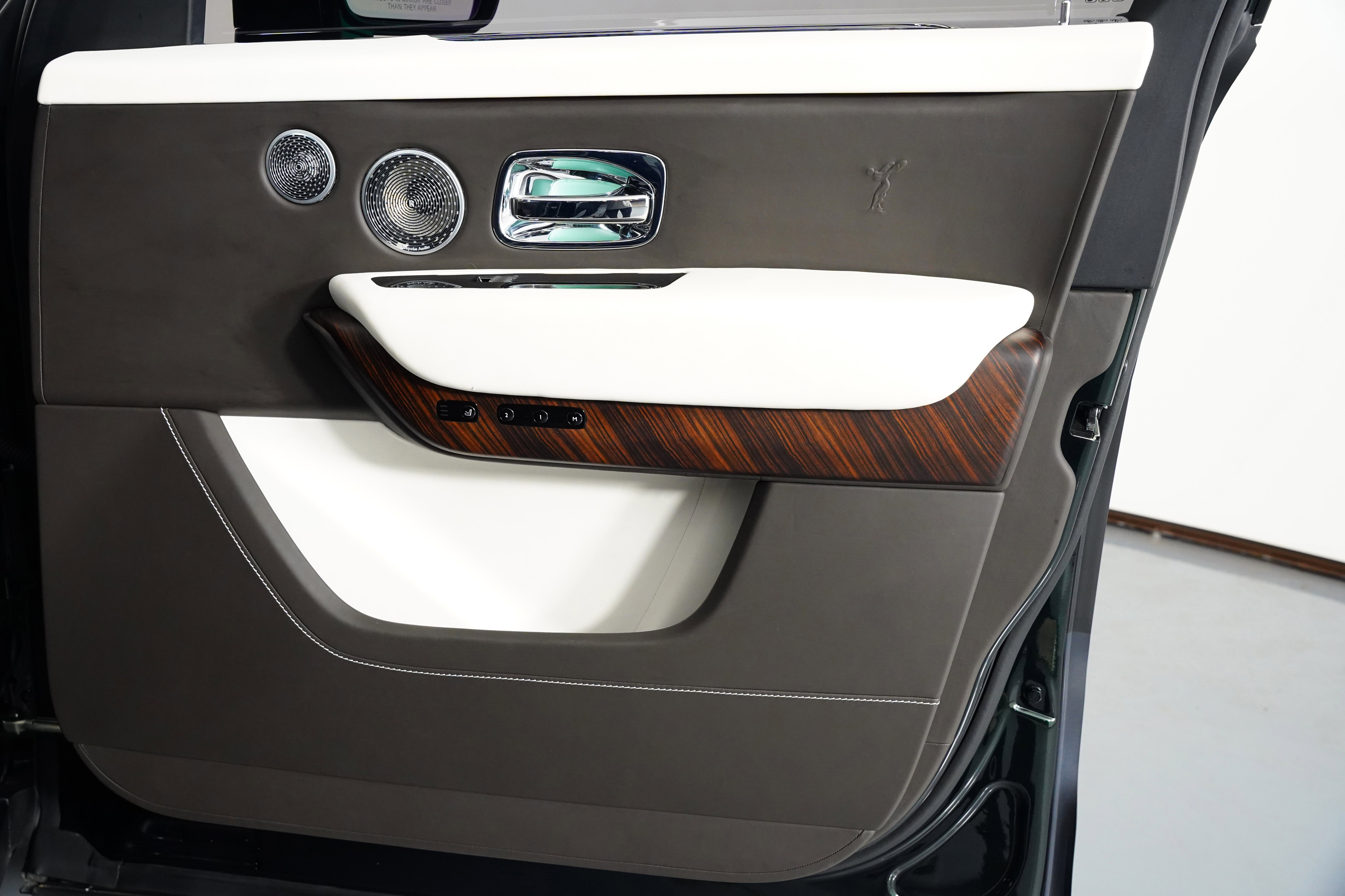 Used 2023 Rolls-Royce Cullinan w/ Cullinan Package image 50