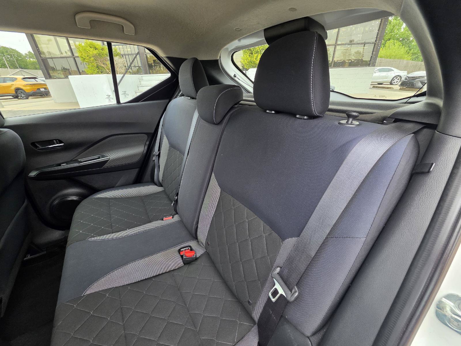 Used 2018 Nissan Kicks SV FWD image 29