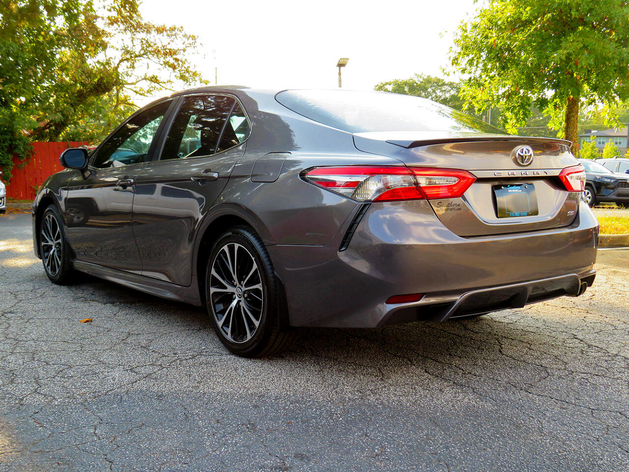 Used 2018 Toyota Camry SE image 9