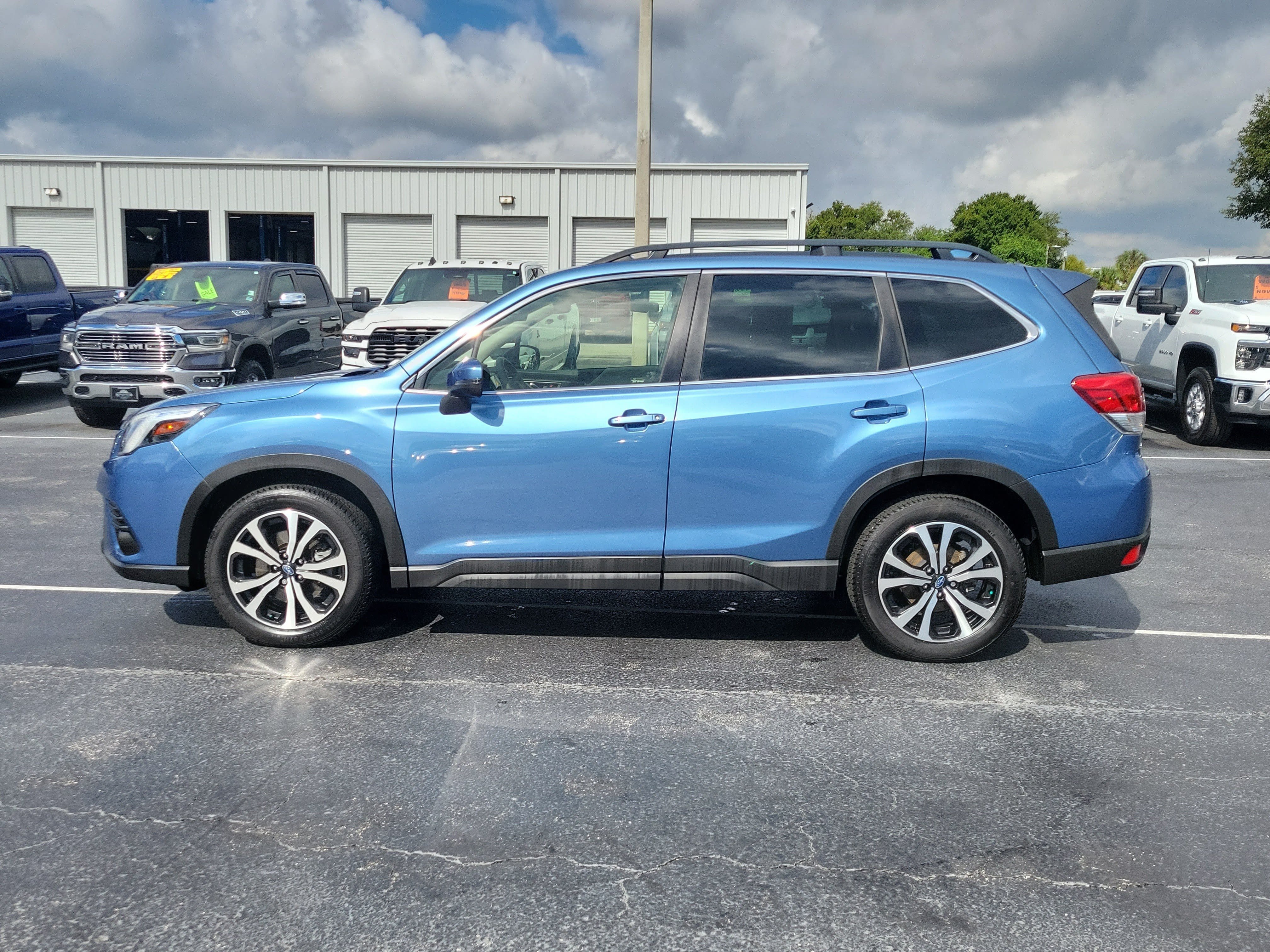 Used 2023 Subaru Forester Limited w/ Popular Package #2 AWD/4WD image 6