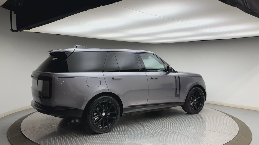 Used 2025 Land Rover Range Rover SE image 2