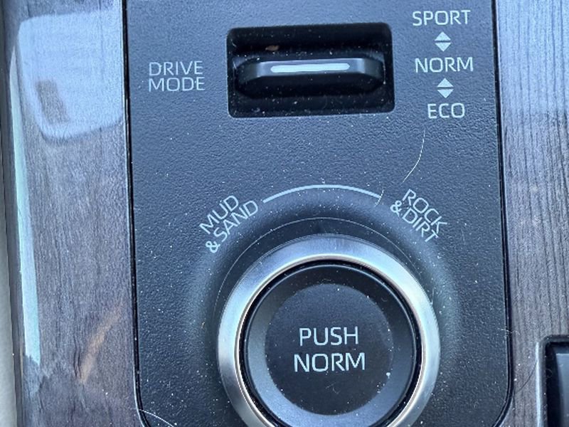 Used 2020 Toyota Highlander Limited image 31