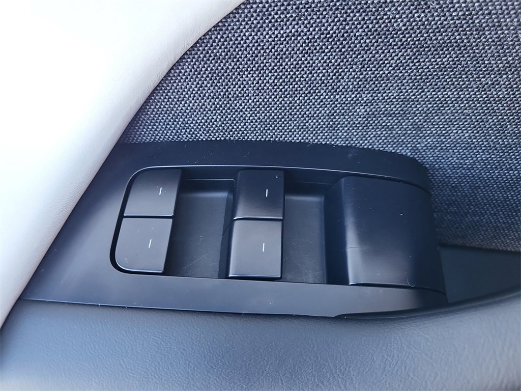 Used 2022 Tesla Model X image 12