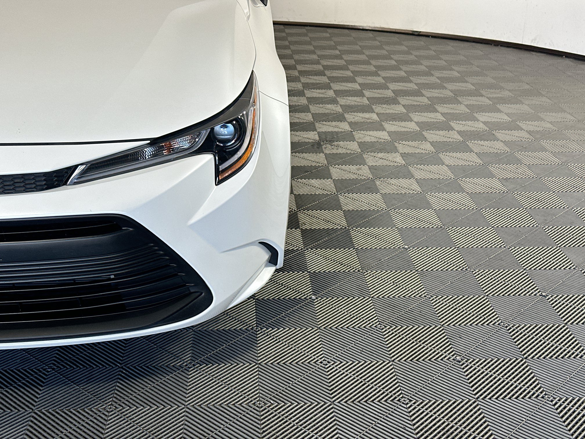 Certified 2025 Toyota Corolla LE FWD image 9