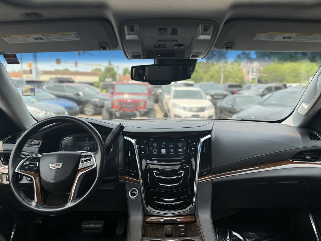 Used 2016 Cadillac Escalade Luxury image 23