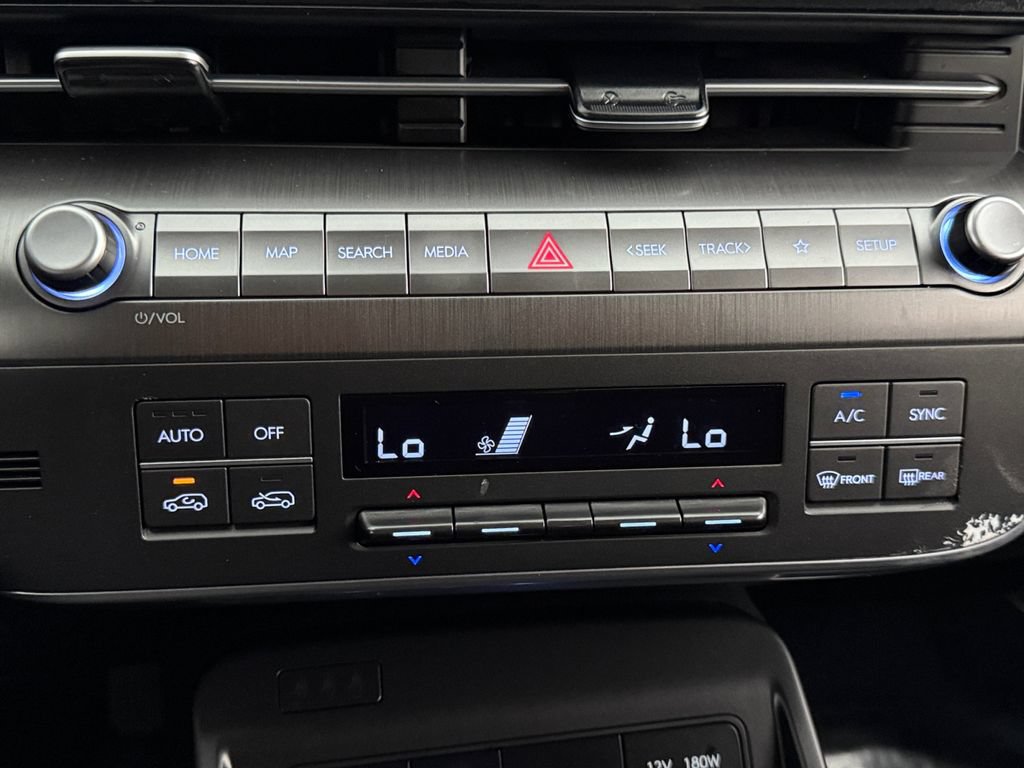 Used 2024 Hyundai Kona SEL w/ Convenience Package FWD image 17