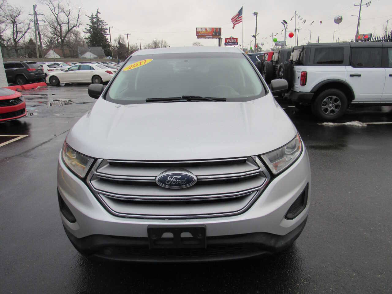 Used 2017 Ford Edge SE image 2