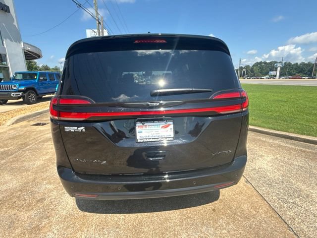 Used 2025 Chrysler Pacifica Limited w/ Uconnect Theater Family Group FWD image 7