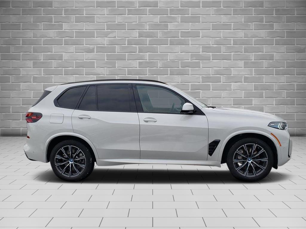 Used 2025 BMW X5 xDrive50e w/ M Sport Package image 4