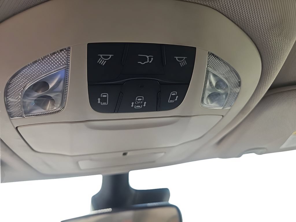 Used 2023 Chrysler Pacifica Touring-L FWD image 21