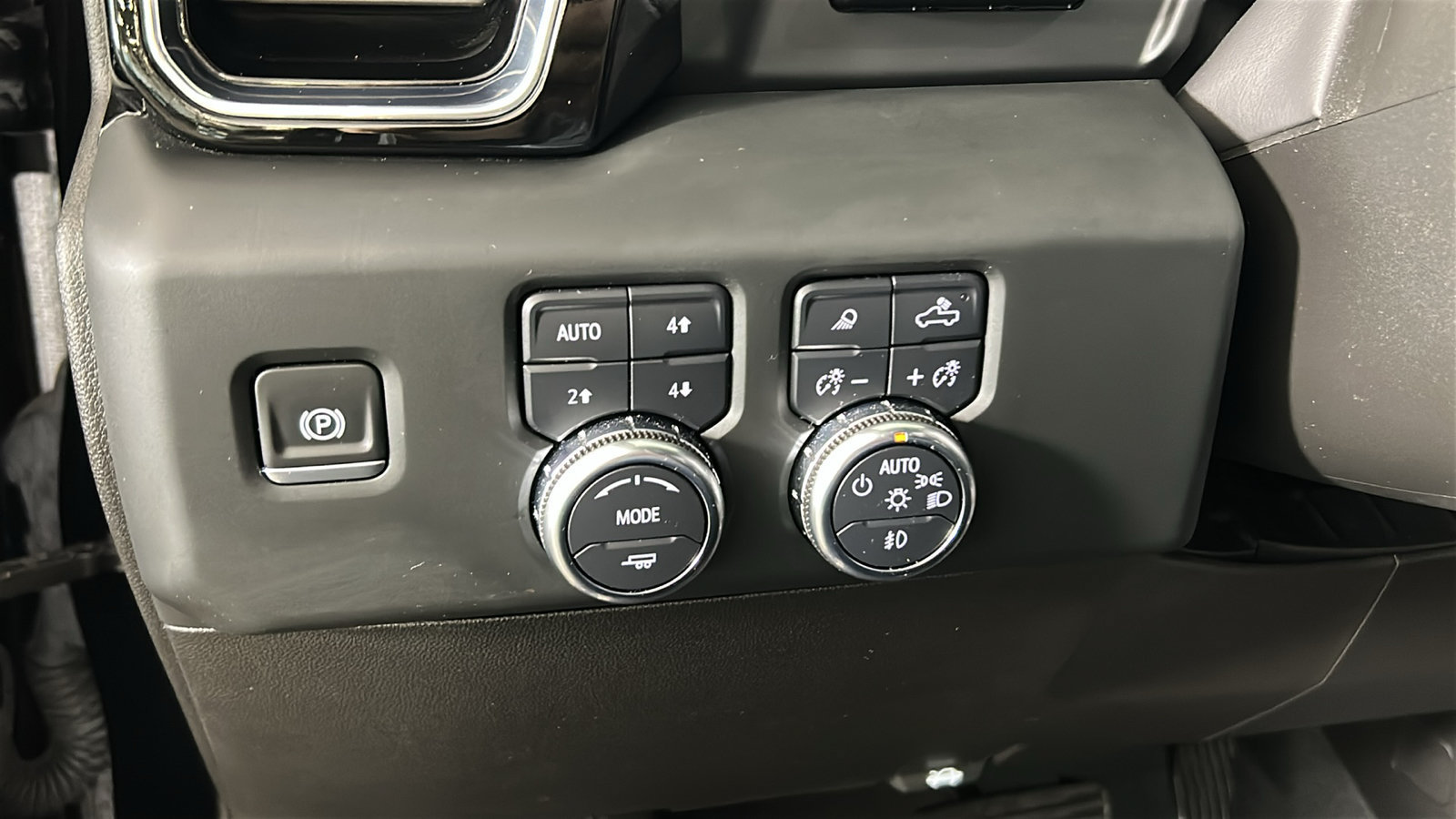 Used 2024 GMC Sierra 1500 Denali w/ Technology Package AWD/4WD image 24