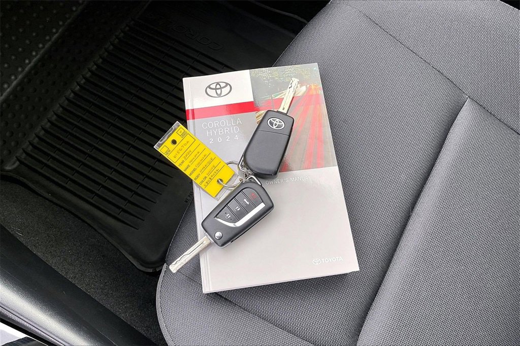 Used 2024 Toyota Corolla LE image 11
