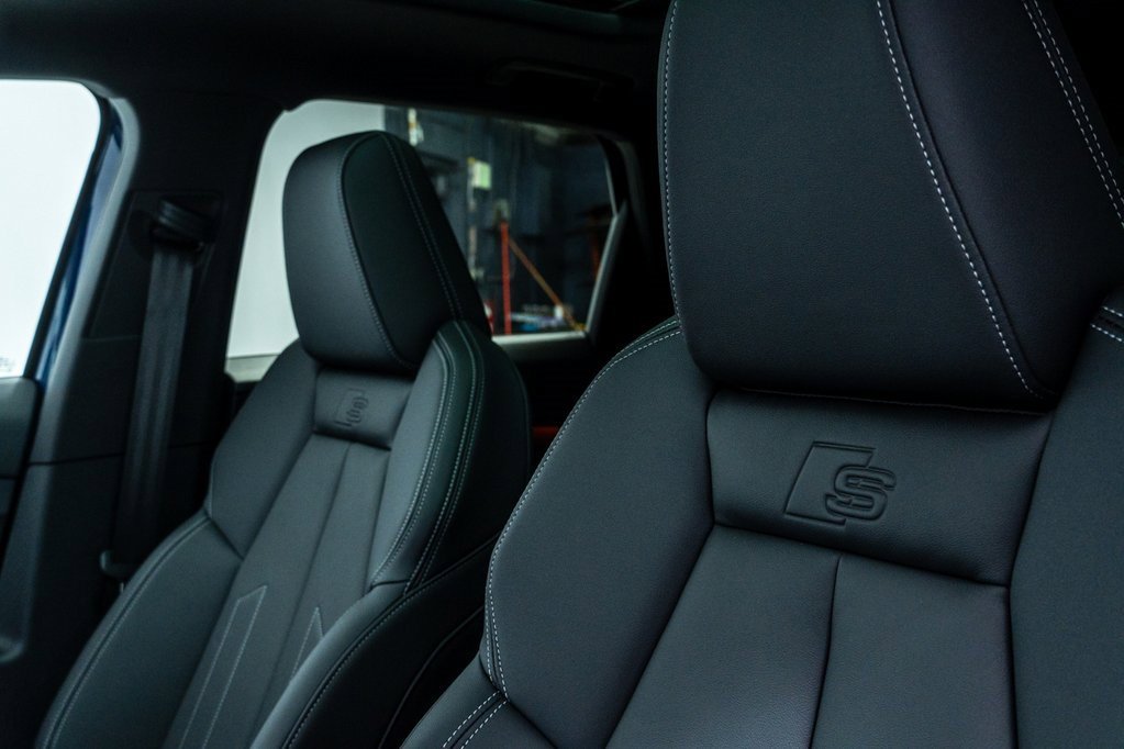 Used 2025 Audi Q4 e-tron Prestige w/ Sport Package image 27