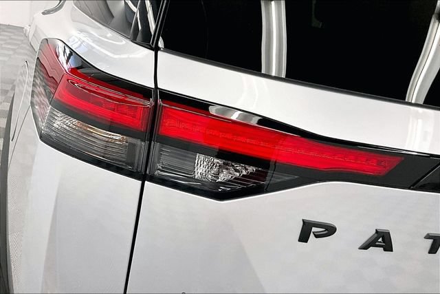New 2025 Nissan Pathfinder Platinum w/ Lighting Package (N93) AWD/4WD image 17