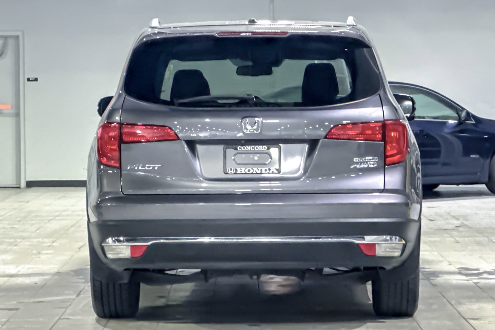 Used 2017 Honda Pilot Touring image 9