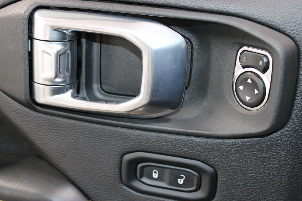 Used 2024 Jeep Wrangler Unlimited Sahara AWD/4WD image 38