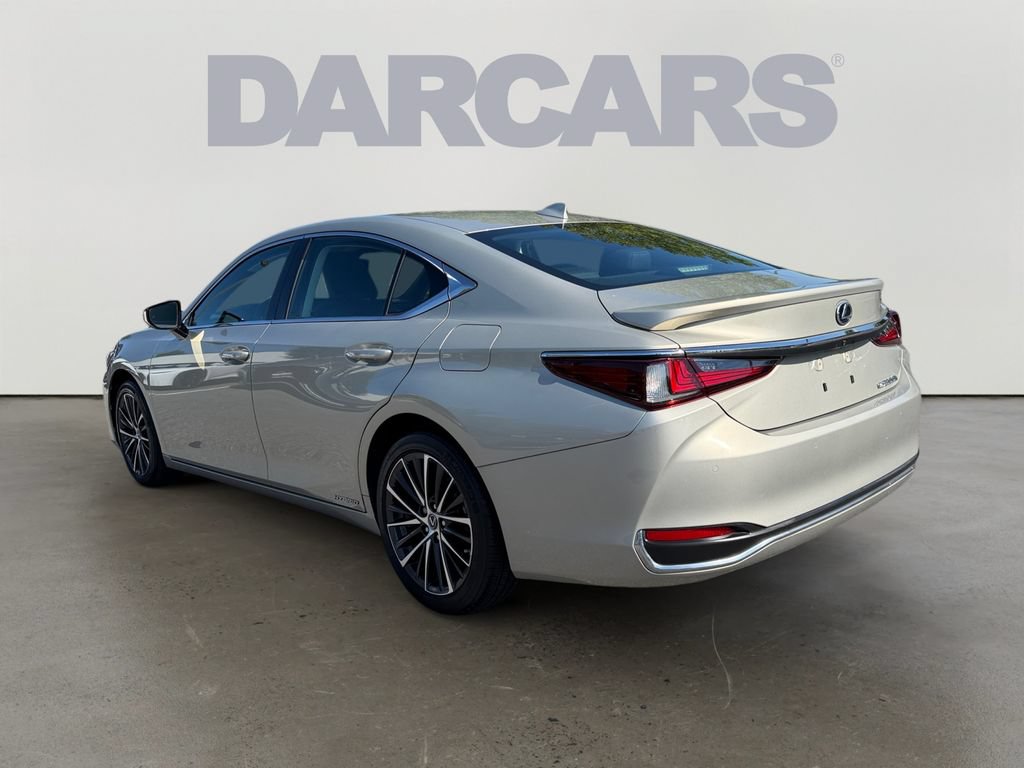 Certified 2022 Lexus ES 300h w/ Premium Package FWD image 4