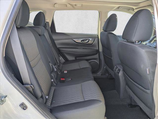 Used 2017 Nissan Rogue SV image 19