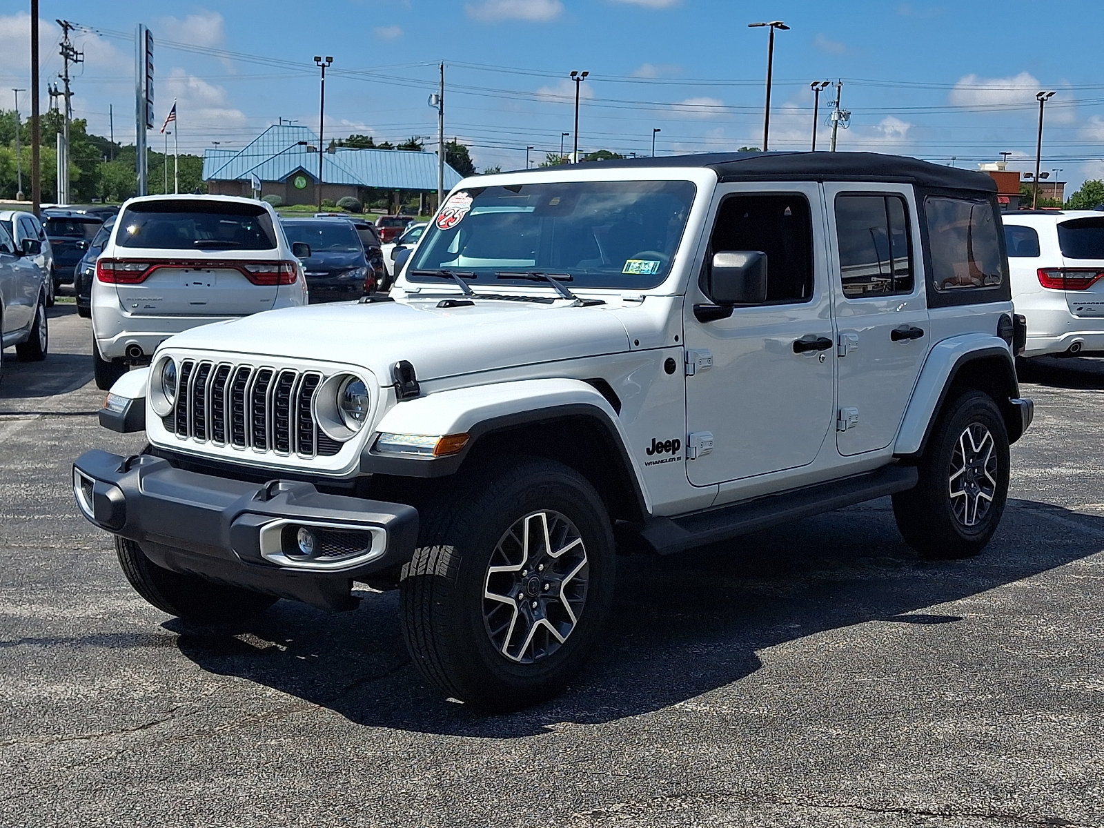 Used 2025 Jeep Wrangler Unlimited Sahara w/ Safety Group AWD/4WD image 7