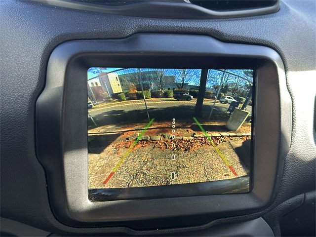 Certified 2022 Jeep Renegade Latitude w/ Convenience Group image 28