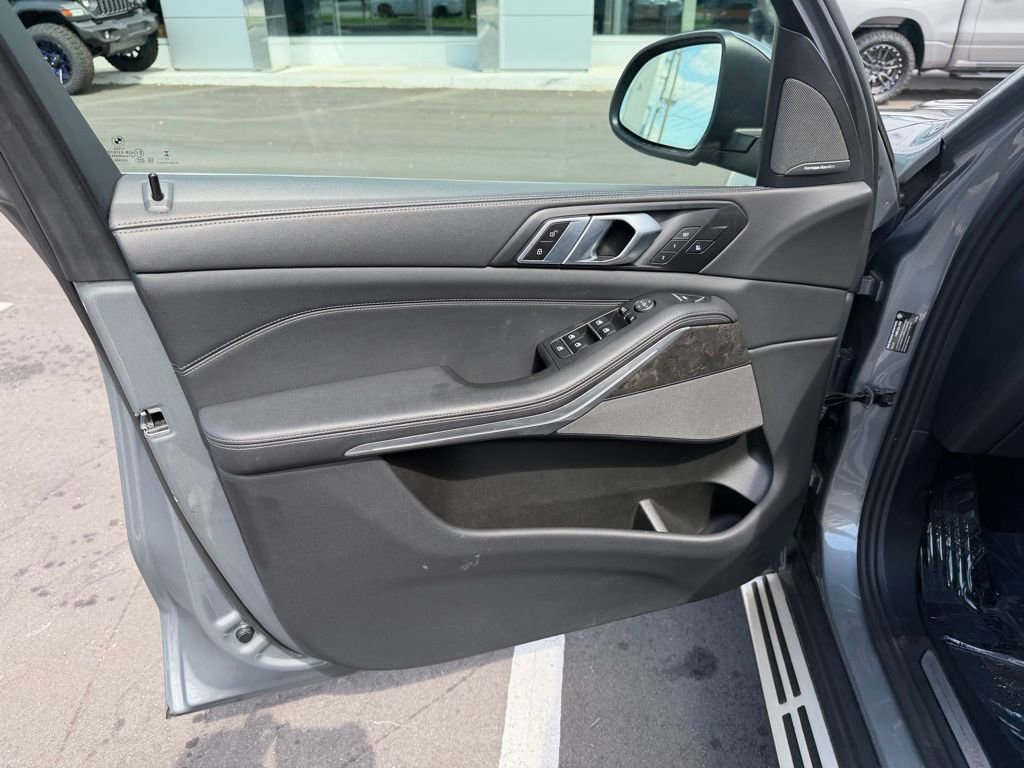 Used 2024 BMW X5 xDrive40i w/ Premium Package image 13