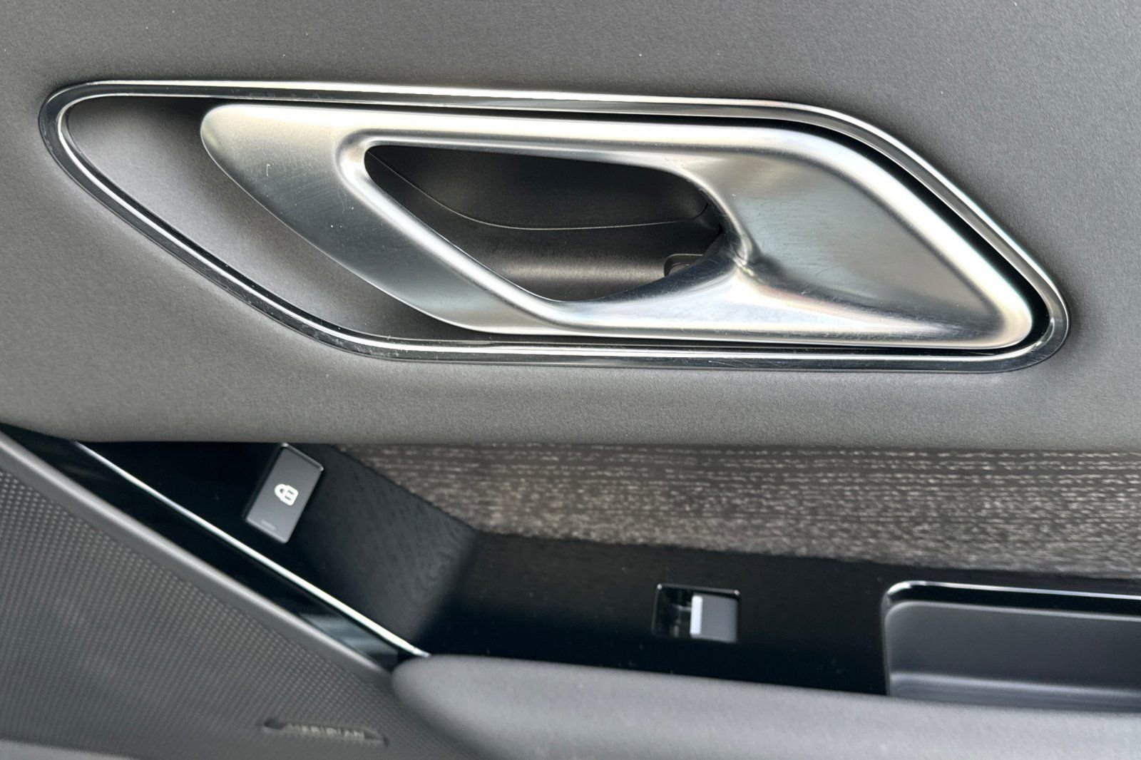 Used 2025 Land Rover Range Rover Velar Dynamic SE image 19