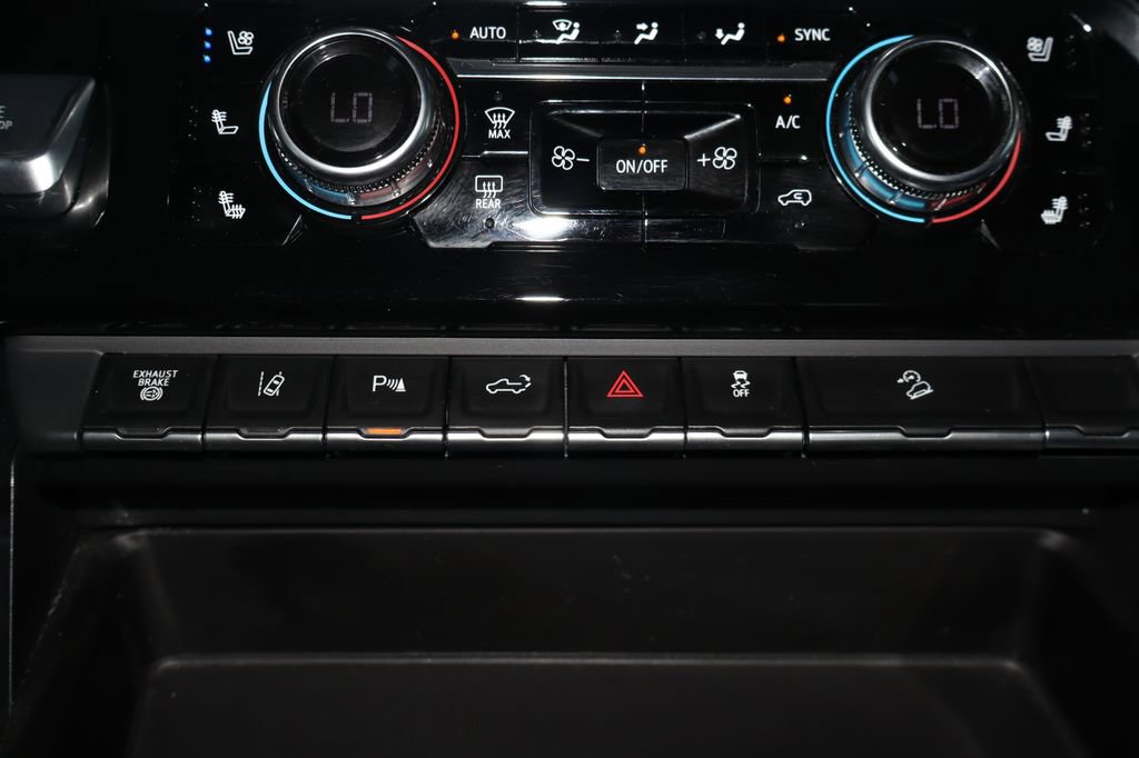 Used 2024 GMC Sierra 2500 Denali w/ Denali Reserve Package AWD/4WD image 33