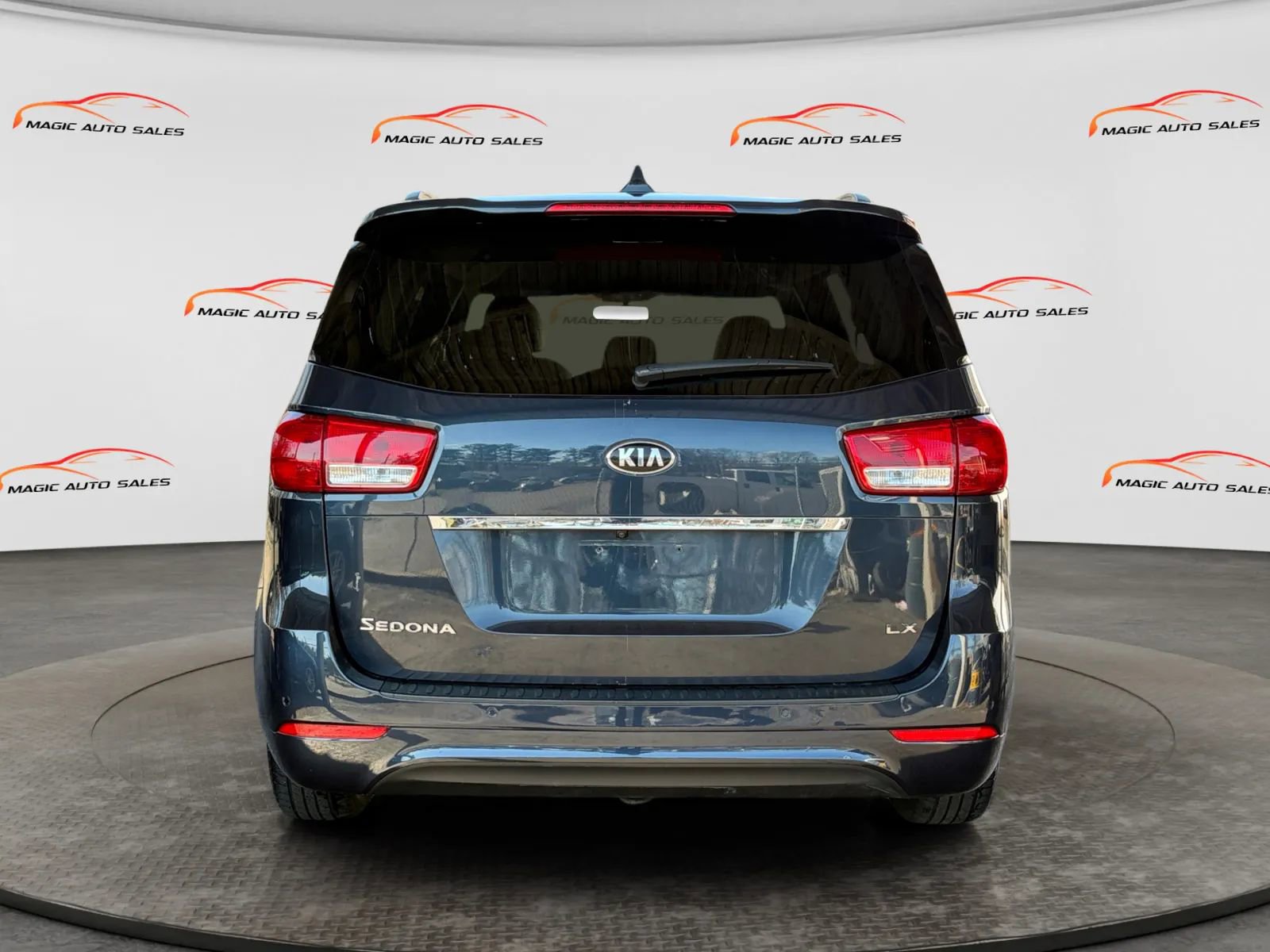 Used 2017 Kia Sedona LX w/ LX Essentials Premium Package image 7