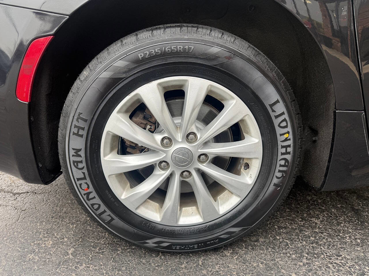 Used 2017 Chrysler Pacifica Touring-L image 9