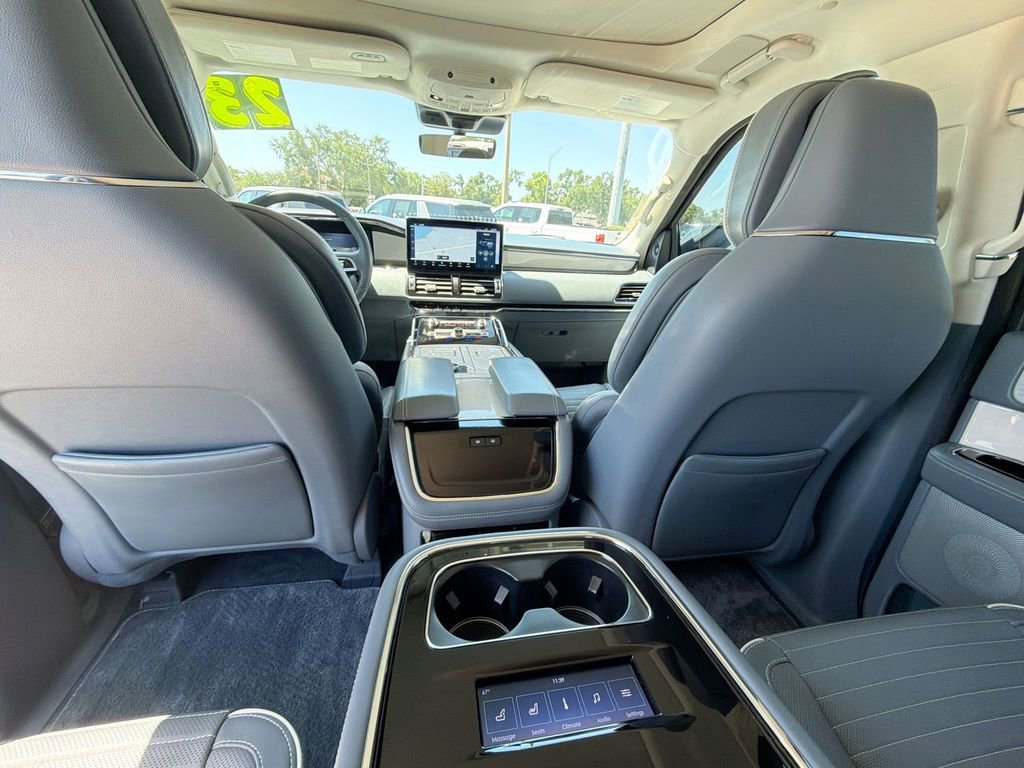 Used 2023 Lincoln Navigator Black Label AWD/4WD image 10