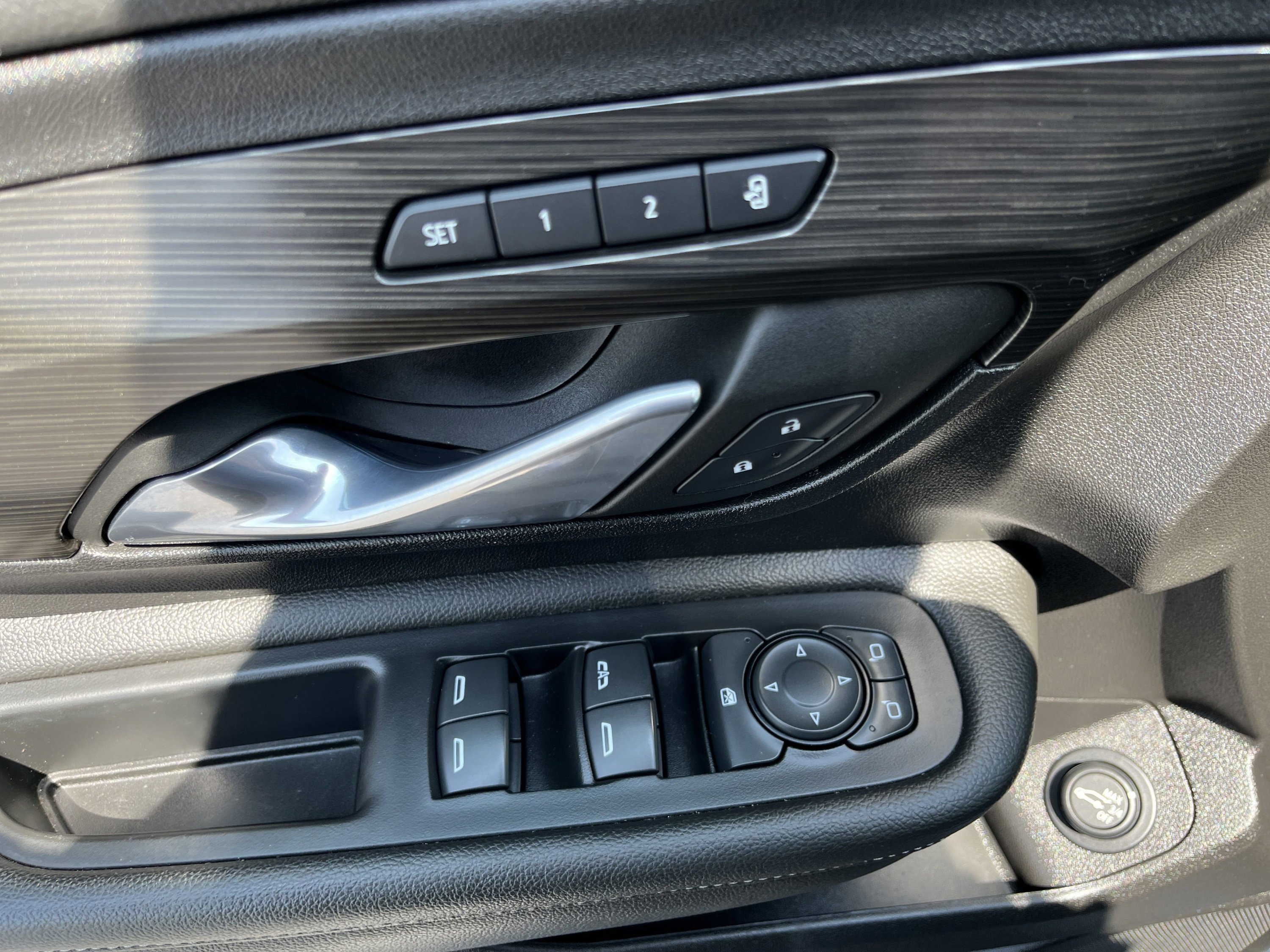 Used 2022 GMC Terrain SLT image 38