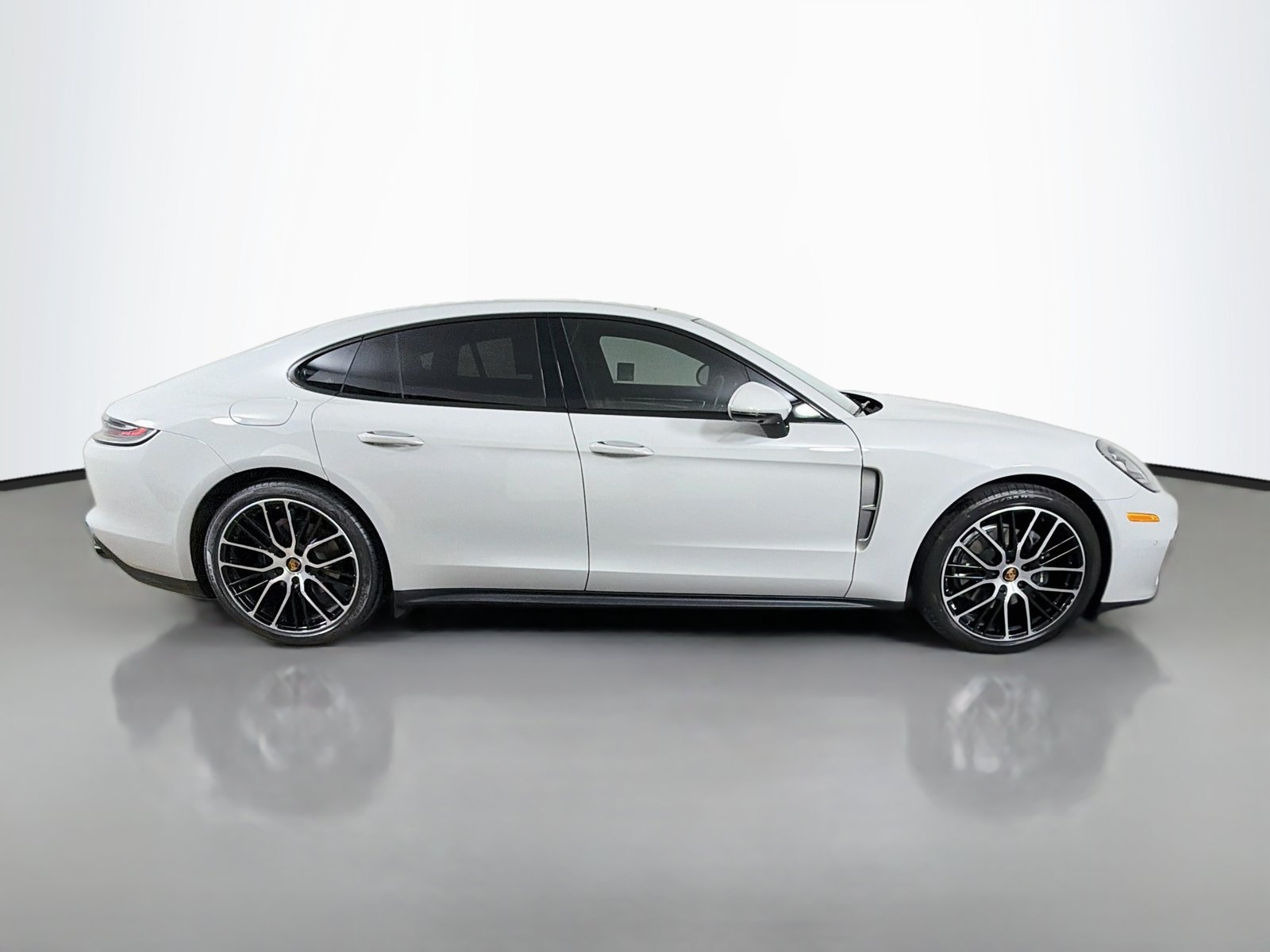 Used 2023 Porsche Panamera Platinum Edition RWD image 6
