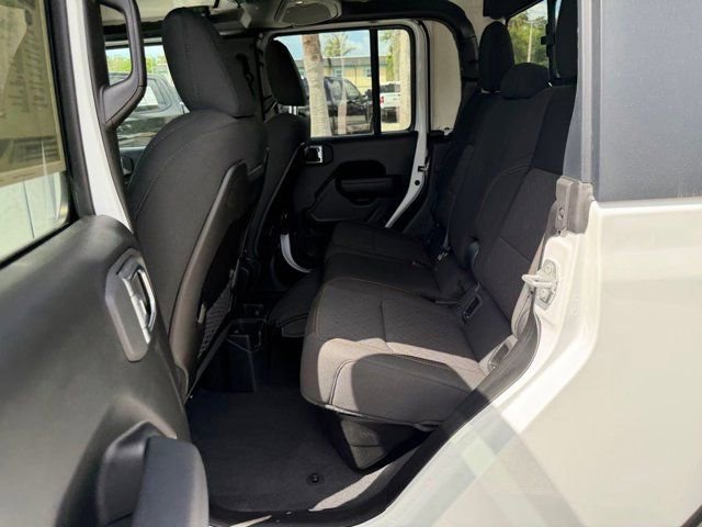 Used 2025 Jeep Gladiator Mojave w/ Convenience Group image 28