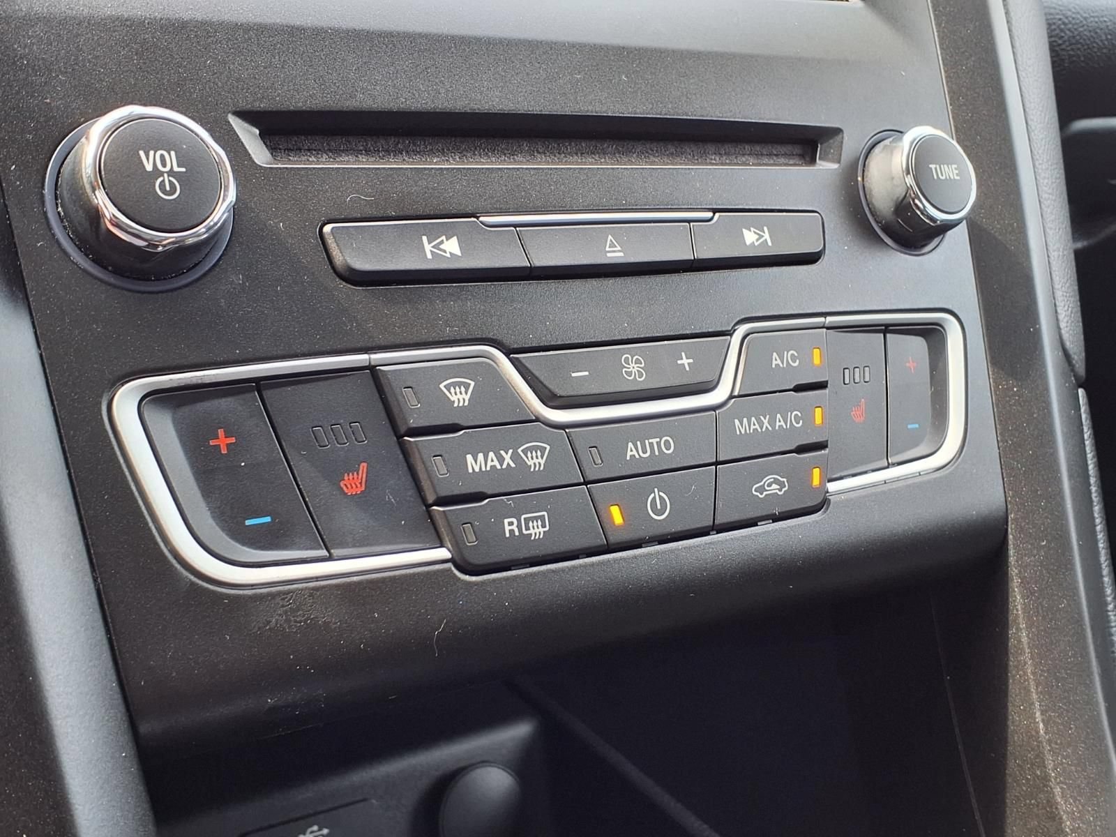 Used 2018 Ford Fusion SE w/ Equipment Group 201A FWD image 25