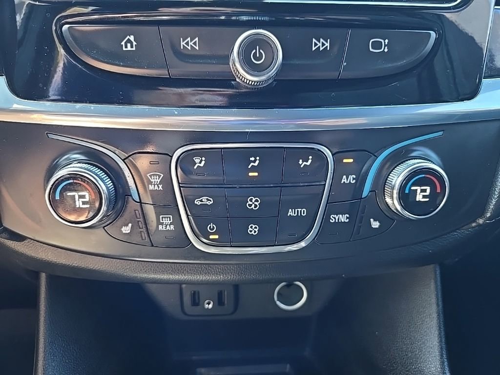 Used 2023 Chevrolet Traverse LT FWD image 27