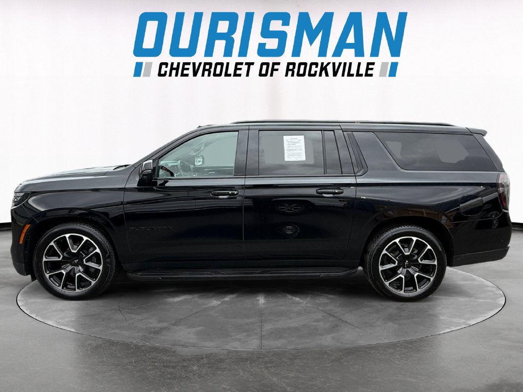 Used 2025 Chevrolet Suburban RST w/ Advanced Technology Package AWD/4WD image 3