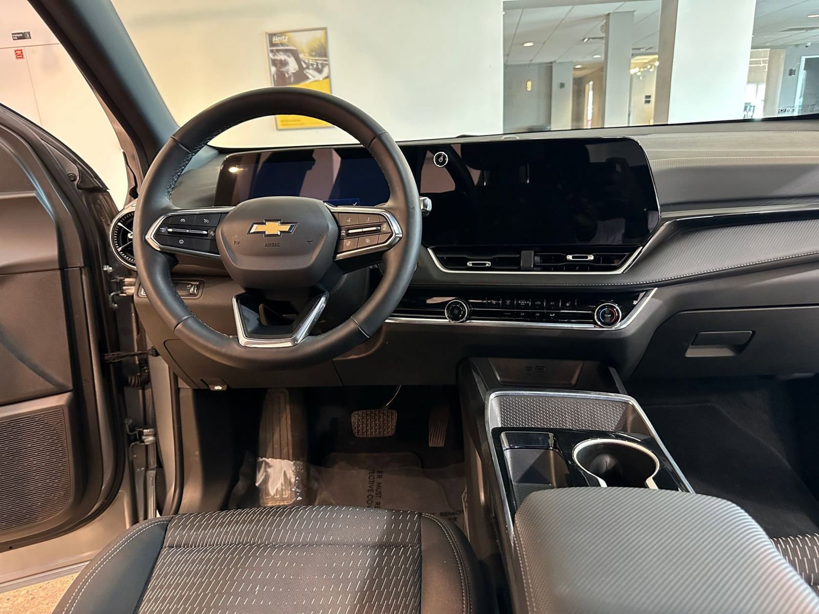 Used 2025 Chevrolet Equinox LT FWD image 34