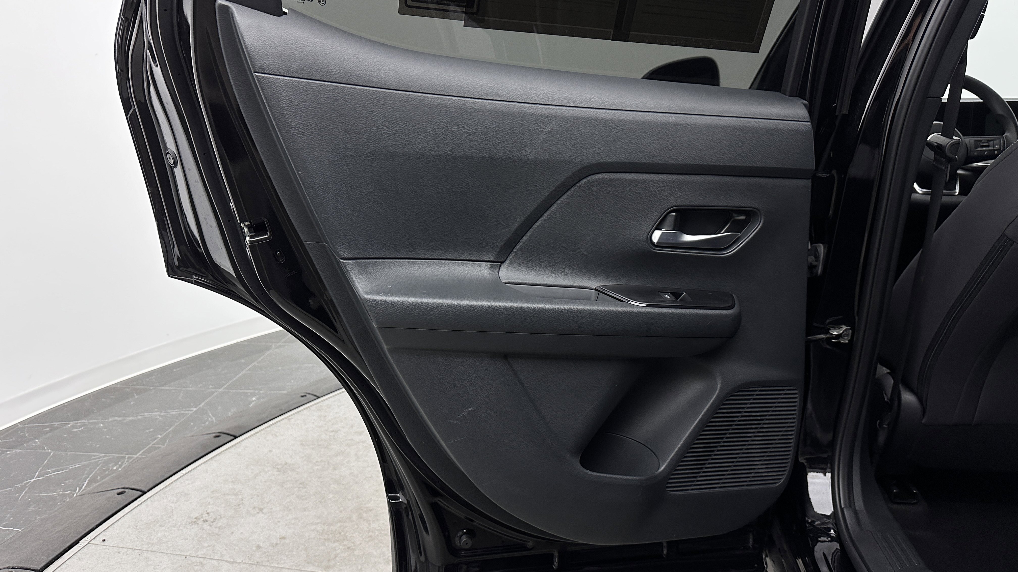 Used 2025 Nissan Kicks SV w/ Charging Package FWD image 23