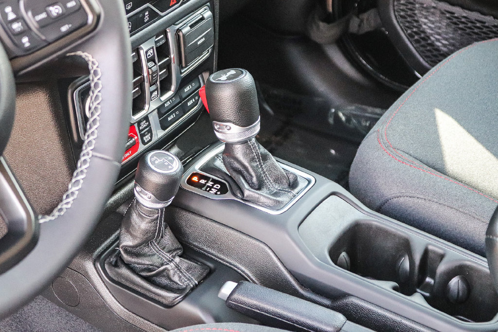 Used 2025 Jeep Wrangler Unlimited Rubicon AWD/4WD image 19