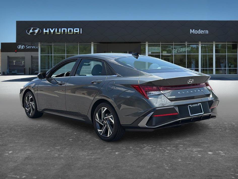 Certified 2025 Hyundai Elantra SEL FWD image 5