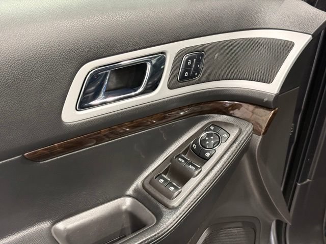 Used 2015 Ford Explorer Limited w/ Equipment Group 302A AWD/4WD image 18