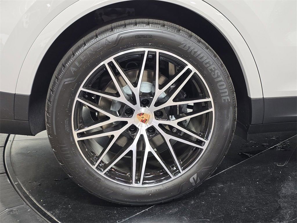 Certified 2025 Porsche Cayenne image 28